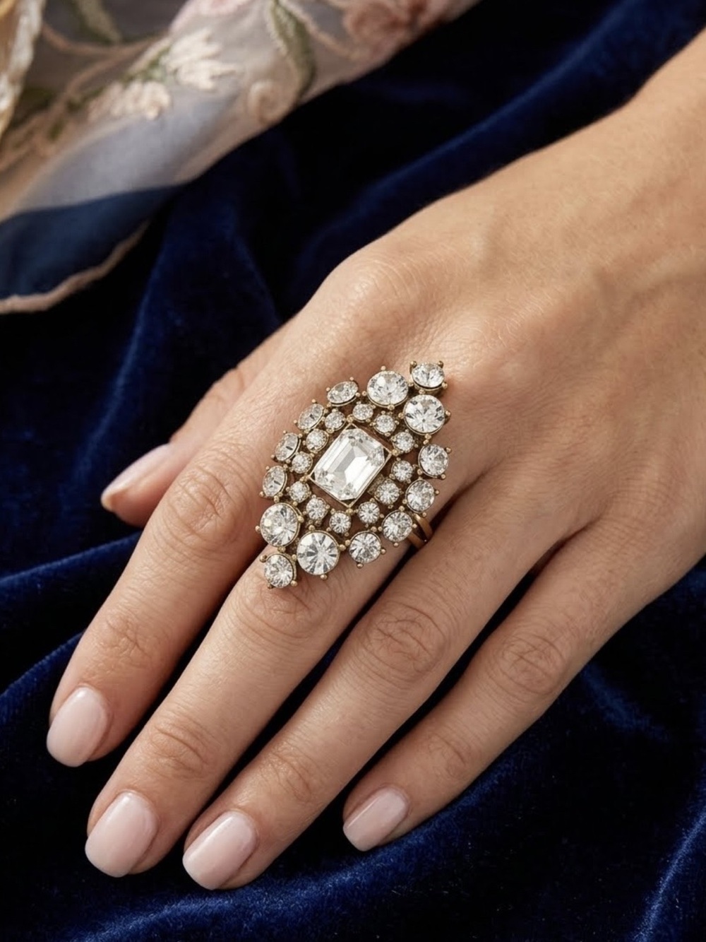VINTAGE • Elegant Gold Crystal Statement Ring - Picture 2 of 5